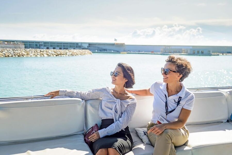 Barcelona: E-Bike Tour with Montjuic Cable Car & Boat Ride - Beach cycling and the Gothic Quarter finish
