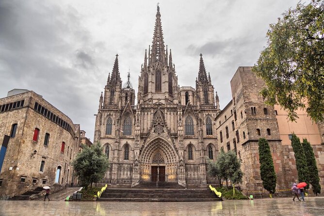 Barcelona Helicopter, Sailboat & Old Town Private Walking Tour - Key points before you book