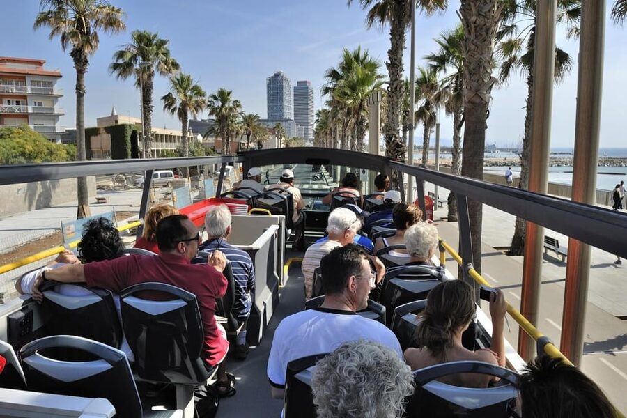 Barcelona: Hop-On Hop-Off Bus with Sailing Cruise - How the two Barcelona routes fit together