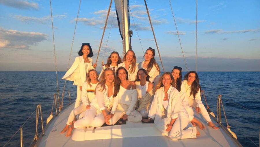 Barcelona: Luxury Private Yacht Daytime Cruise - Leaving the marina: Maremagnum, Columbus, and Montjuïc