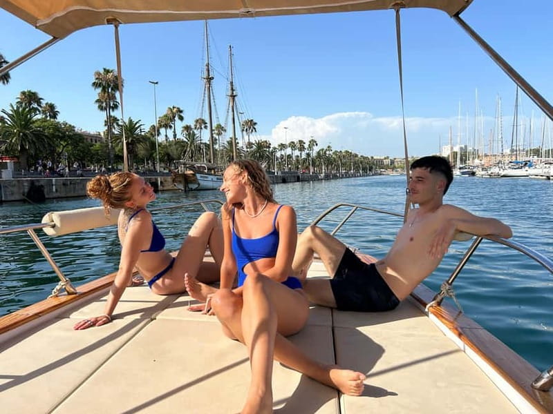Barcelona: Private Classic Yacht Tour with Drinks - Leaving Moll de Gregal for a new view of Barcelona