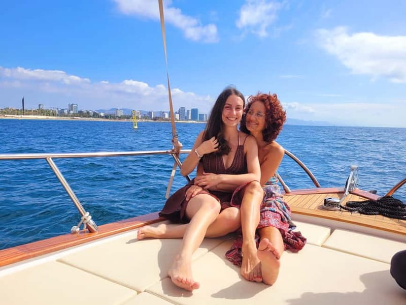 Barcelona: Private Classic Yacht Tour with Drinks - Swimming and snorkeling in the Mediterranean