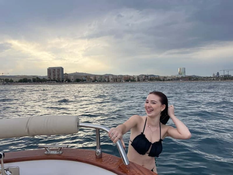 Barcelona: Private Classic Yacht Tour with Drinks - Drinks, food, and the relaxed onboard mood
