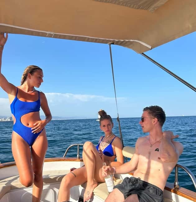 Barcelona: Private Classic Yacht Tour with Drinks - What the 2023 Italian boat adds