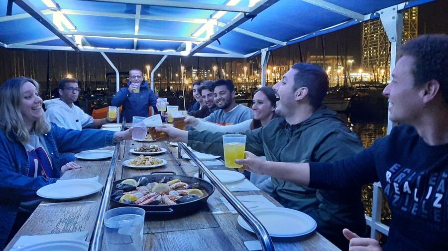 Barcelona: Private Evening Cruise with Dinner and Drinks - Key points to know before you book