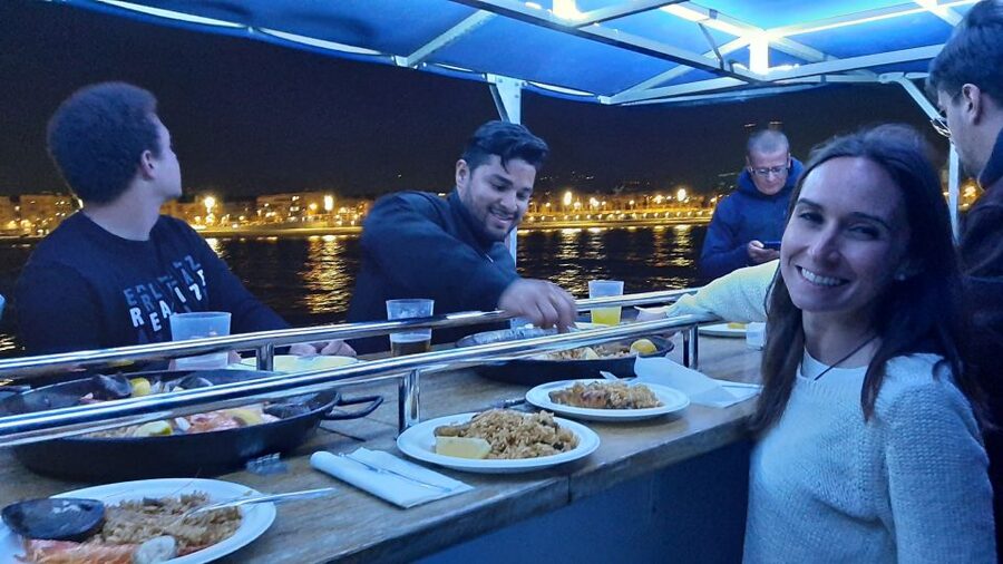 Barcelona: Private Evening Cruise with Dinner and Drinks - Small details that make the difference