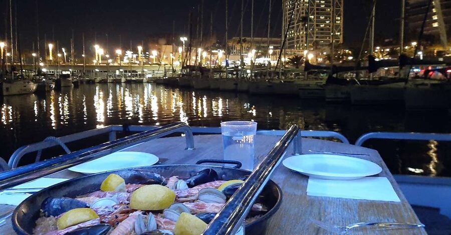 Barcelona: Private Evening Cruise with Dinner and Drinks - The first hour: sea air, skyline views, and music