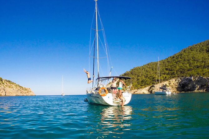 Barcelona Private Sailing Tour with Drinks for Family and Friends - Drinks, snacks, and the social side of the trip