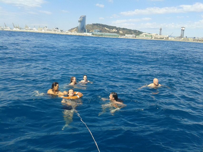 Barcelona: Sailing Tour with Vermouth and Drinks - The skipper makes the difference