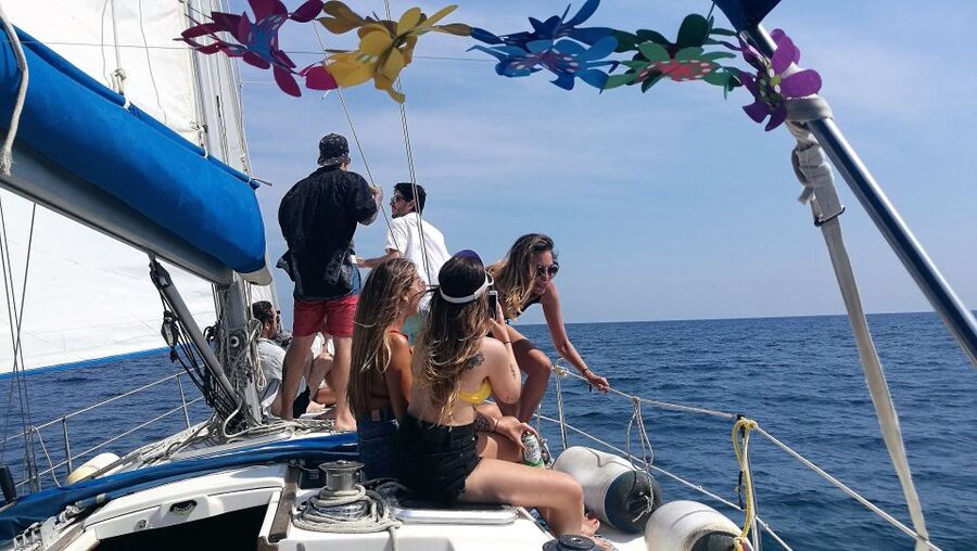 Barcelona: Sailing Trip with Drinks and Snacks - What the $40 price really includes