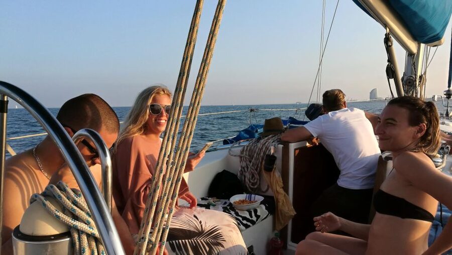 Barcelona: Sailing Trip with Drinks and Snacks - What to bring for a comfortable hour and a half