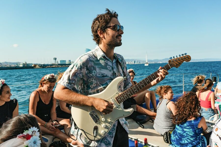 Barcelona: Sunset Catamaran Cruise with Live Music - Live jazz, saxophone, guitar, and bossa nova