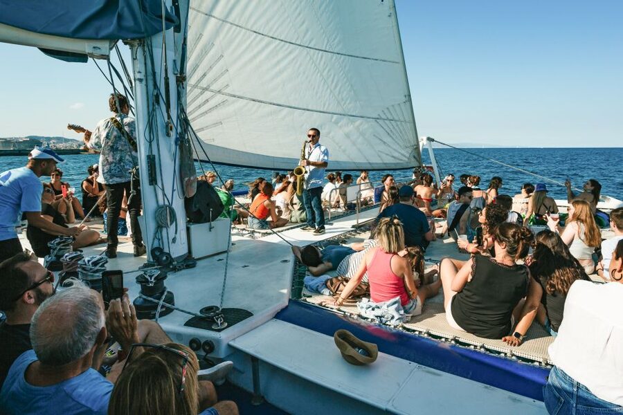 Barcelona: Sunset Catamaran Cruise with Live Music - The best season and the cold-weather catch