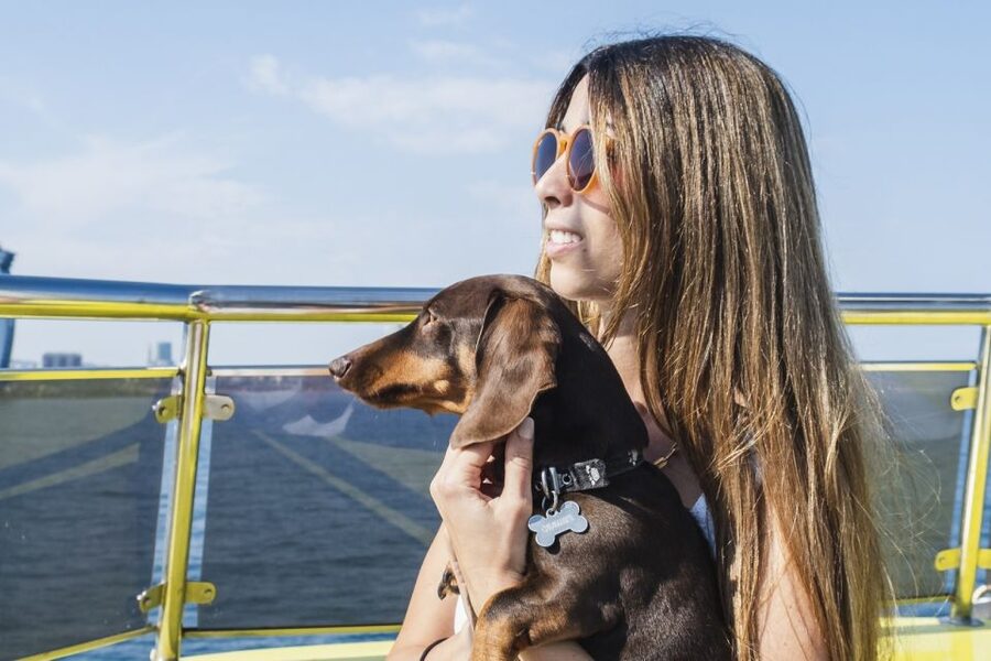 Barcelona: Sunset Sailing Cruise with Live Music - How crowded and comfortable is it?