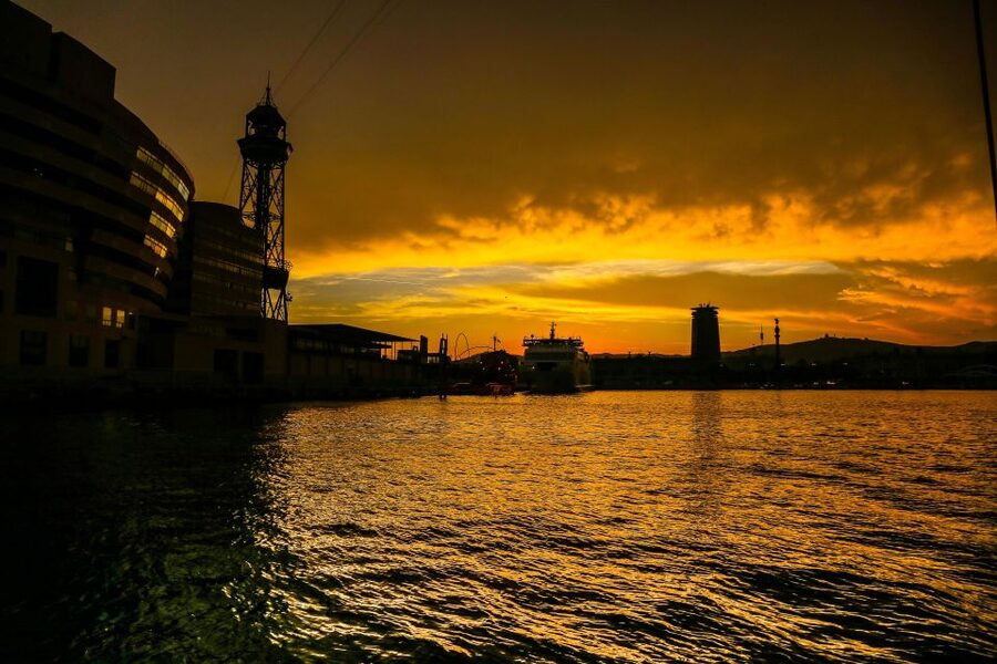 Barcelona: Unique Sunset Sailing Tour with Tapas & Open Bar - What you actually eat on board