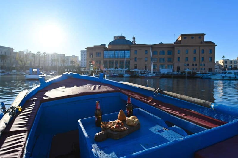 Bari:Private Boat Trip over "Gozzovigliando", fishermen boat - From the Margherita Theater to Umbertino