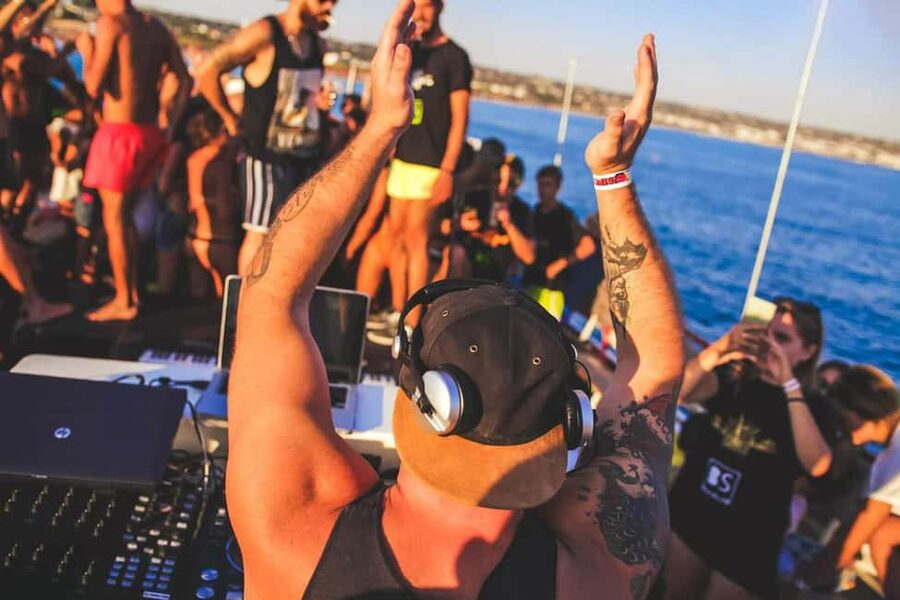 Boat Party al Tramonto nelle acque del Salento con Drink - Meeting the Crew in Santa Maria di Leuca