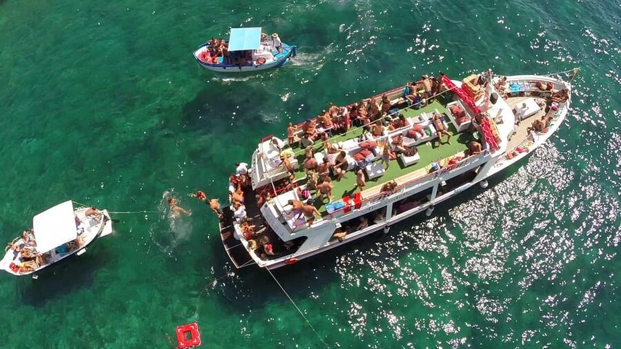 Boat Party al Tramonto nelle acque del Salento con Drink - Private Celebrations on Board