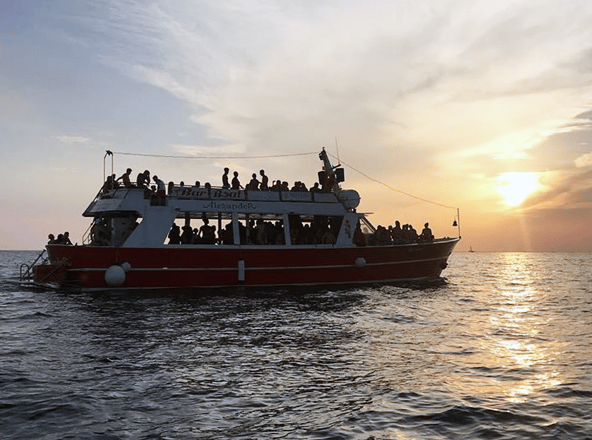 Boat Party al Tramonto nelle acque del Salento con Drink - Who Will Enjoy This Most