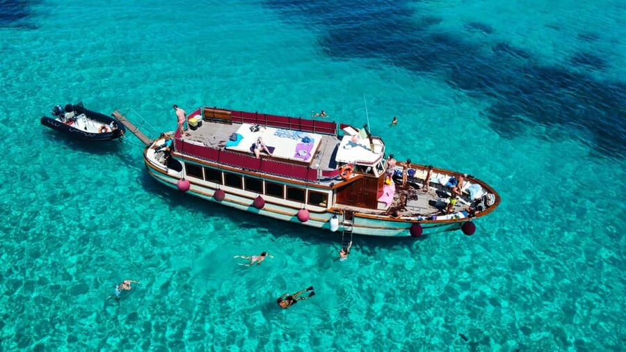 Boat Tour to Caprera and La Maddalena Archipelago - The first 30 minutes: Santo Stefano to Caprera
