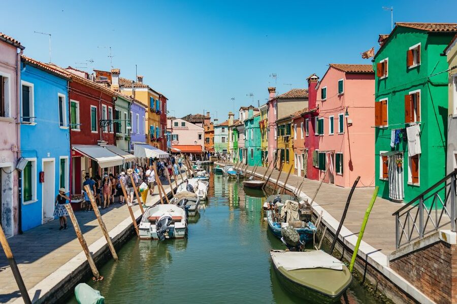 Boat Trip: Glimpse of Murano, Torcello & Burano Islands - Burano: the colorful finale