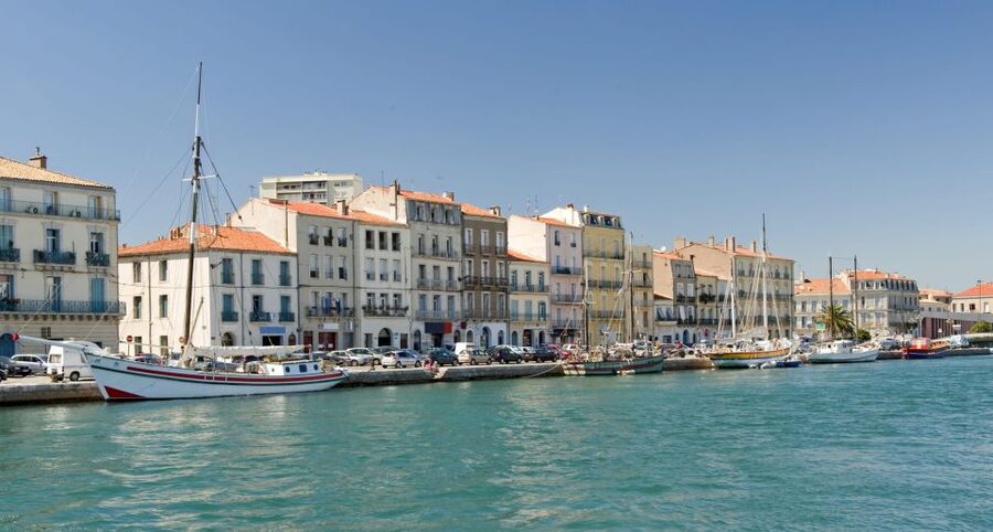 Boat walk in Sete on the singular island 1 hour - The Guide Can Make or Break the Ride
