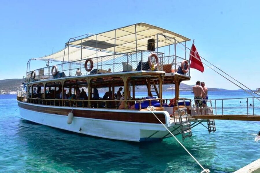 Bodrum Boat Tour with Lunch: Beaches and Islands - Poyraz Bay, rocky shores, and clear water