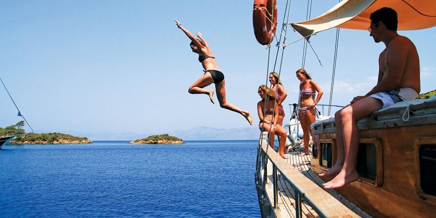 Bodrum: Full-Day Boat Trip with Lunch - Swimming around Aquarium Bay and the coves