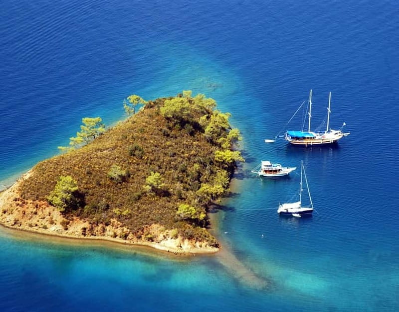 Bodrum: Karaada Boat Cruise with Lunch - Lunch on board while the coast slips past