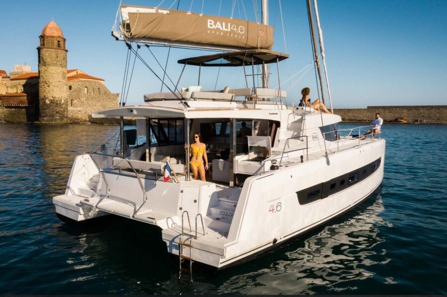 Bonifacio: sunset catamaran trip and aperitif - The boat ride: comfort over distance