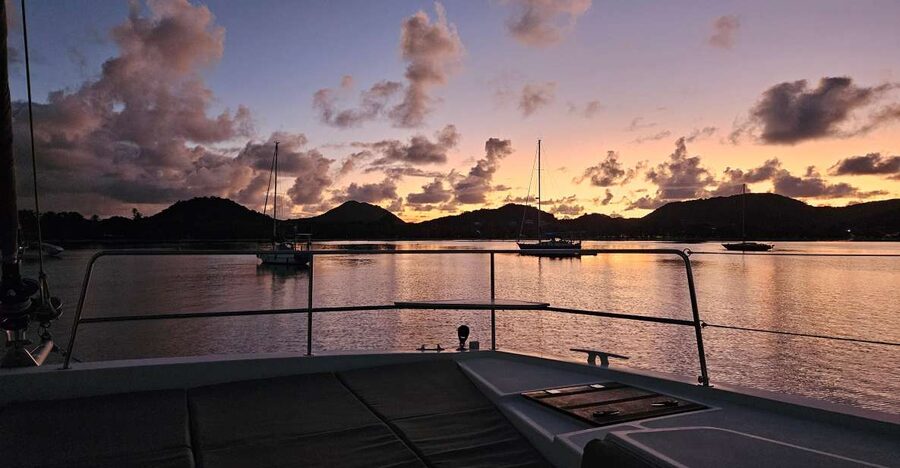 Bonifacio: sunset catamaran trip and aperitif - Choosing between Paragan Bay and Santa Manza Bay