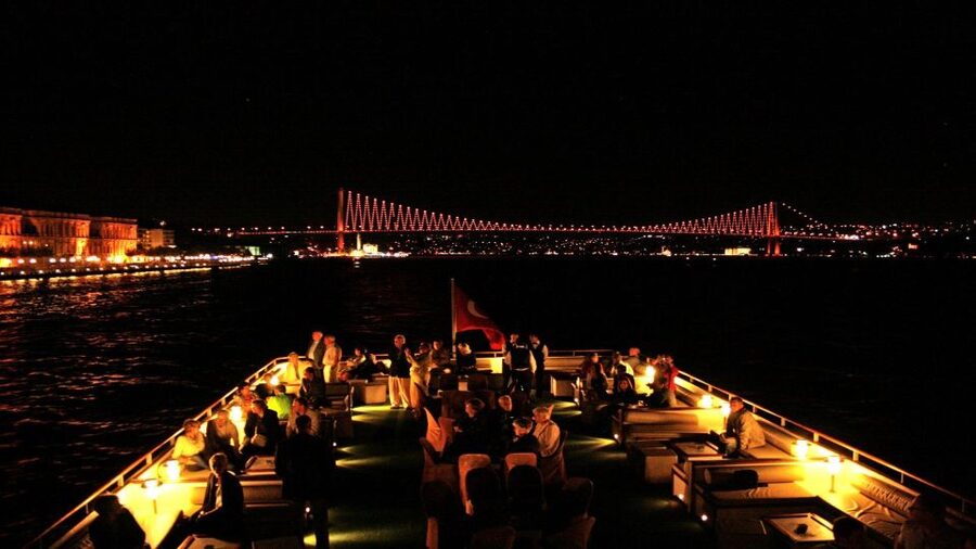 Bosphorus: Dinner Cruise with Live Performances Experience - How the Experience Feels for Solo Diners and Groups