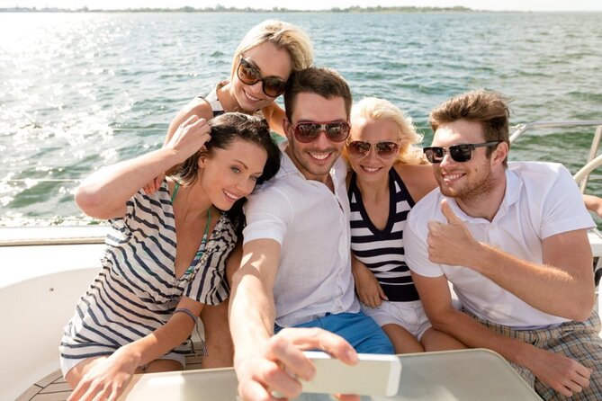 Bosphorus Evening Cruise: Dinner, Live Shows & Private Table - The entertainment: folk dance, music, and belly dancing