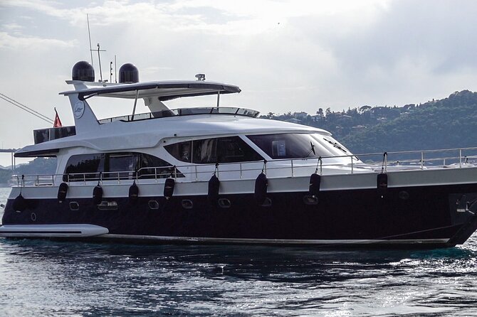 Bosphorus Yacht Cruise Experience: Visit the Asian Side - Food, drinks, and the onboard rhythm