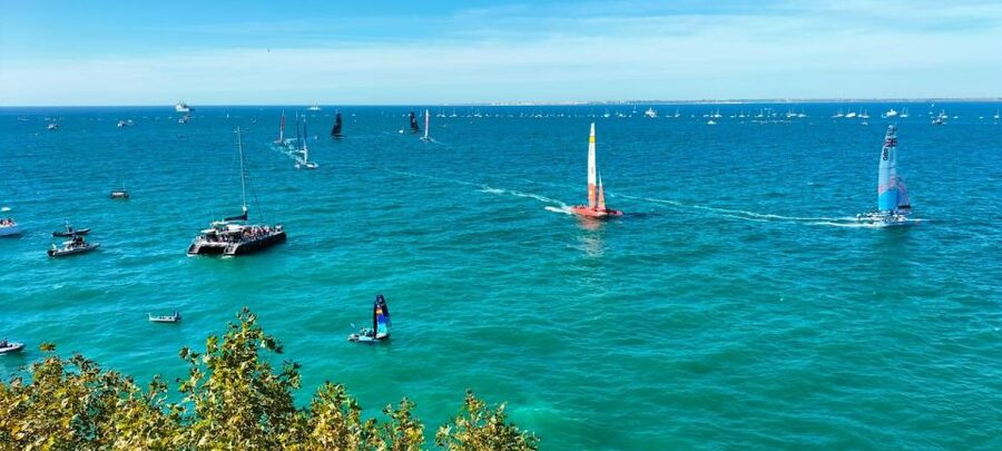 Cádiz: Bay of Cádiz Catamaran Tour with Host - Who will enjoy this Cádiz cruise?