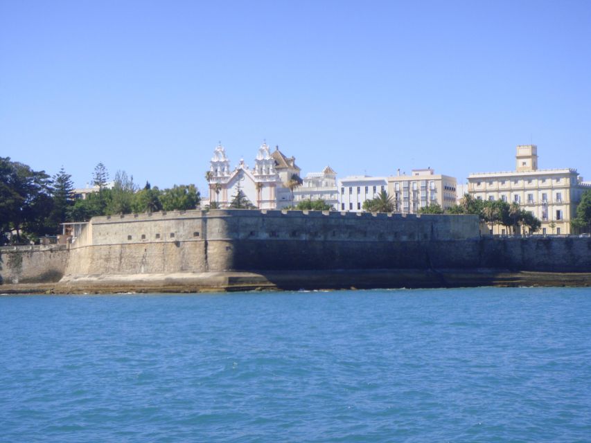 Cádiz: Bay of Cádiz Catamaran Tour with Host - Sailing or motoring? Know what you are buying