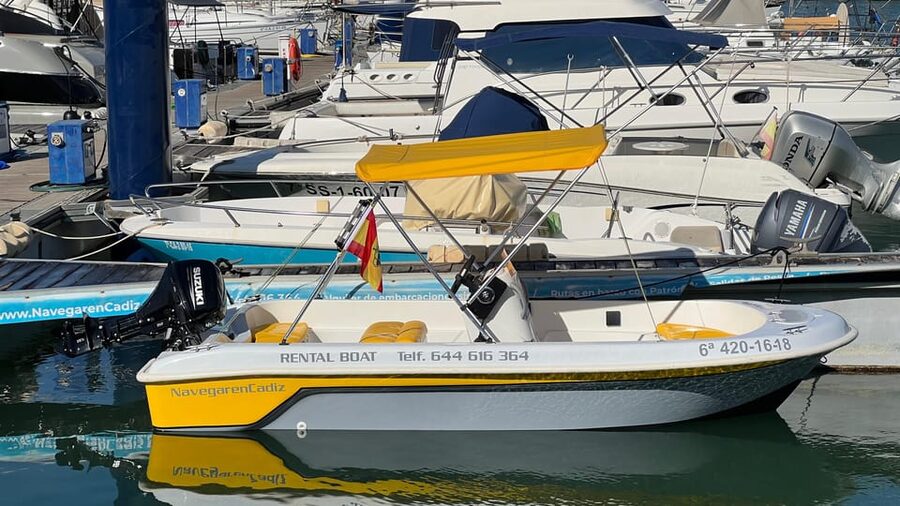 Cadiz: Boat Rental Without License - The small boat setup and what it means