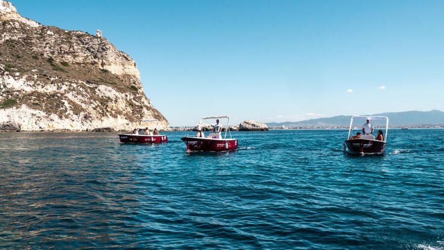Cagliari: Electric Boat Rental at Marina Piccola - Learning the boat before departure
