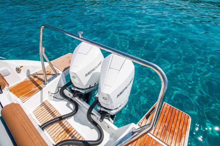 Cagliari: Luxury Motorboat Tour with 3 Swim Stops & Wine - What the Skippers Add to the Experience