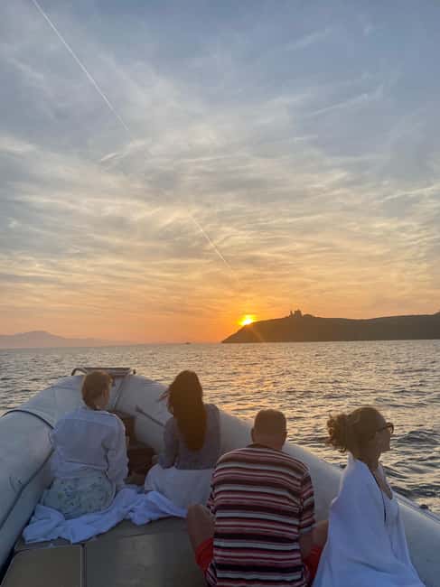 Cagliari: Sunset Boat Tour with Aperitif and Prosecco - Who Should Book This Experience
