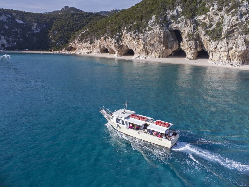 Cala Gonone: Boat ride to Cala Luna beach - Sailing south from Cala Gonone