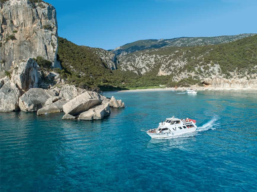 Cala Gonone: Boat ride to Cala Luna beach - Choosing between sand, caves, and the Codula