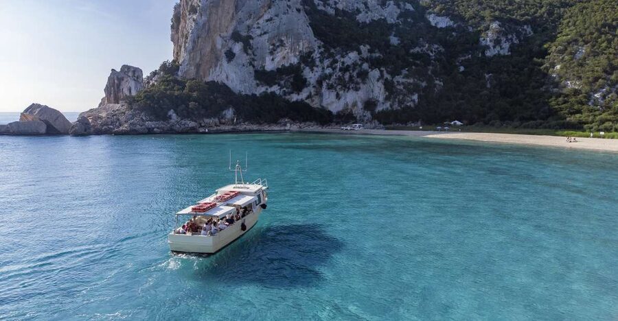 Cala Gonone: Boat ride to Cala Luna beach - Arriving at Cala Luna beach
