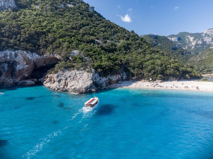 Cala Gonone: Cala Luna and Cala Sisine Boat Tour - Cala Luna: the first major stop