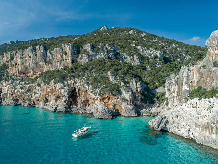 Cala Gonone: Cala Luna and Cala Sisine Boat Tour - The transfer to Cala Sisine