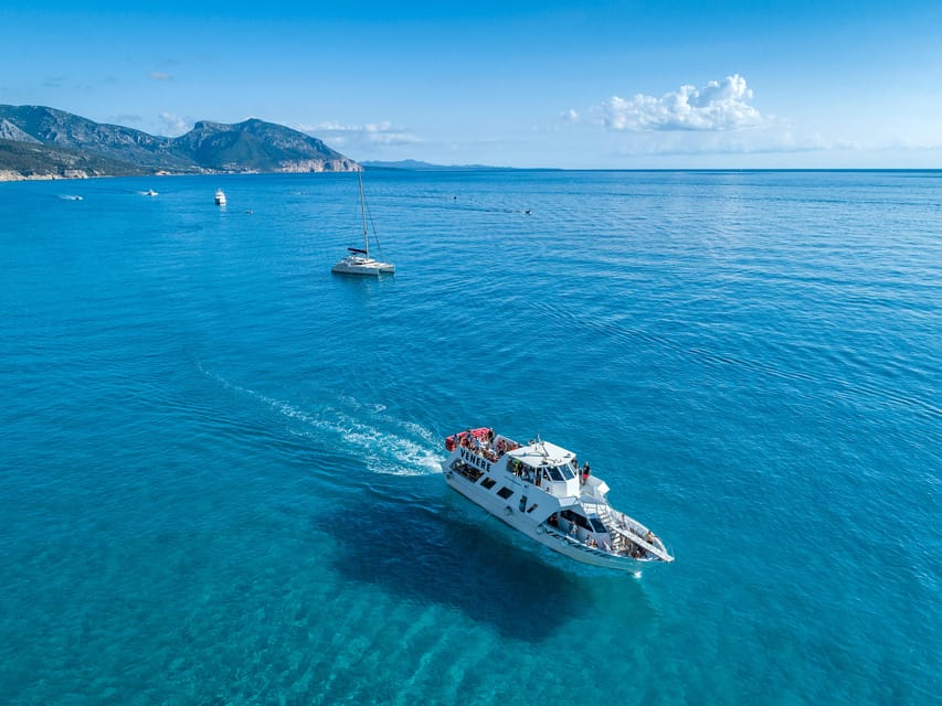Cala Gonone:Cruise in the Gulf of Orosei with Cala Goloritzé - Leaving Cala Gonone: check-in and boat setup
