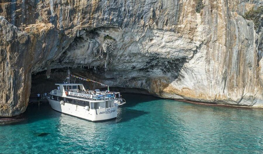 Cala Gonone: Grotta del Bue Marino and Cala Luna Boat Tour - Key points at a glance