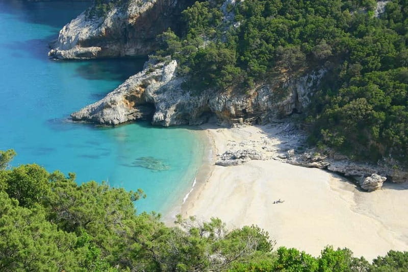 Cala Gonone: Gulf of Orosei Cruise with Cala Goloritzè - Cala Goloritzè and the famous natural arch