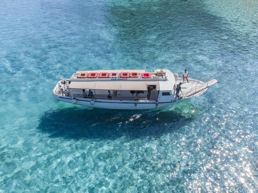 Cala Gonone: Gulf of Orosei Cruise with Food and Swimming - Crew, Languages, and Day-to-Day Comfort