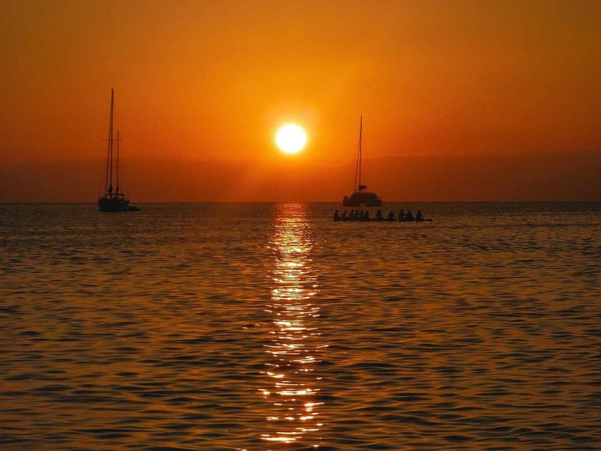 Calpe: Sunset Cruise with Sparkling Wine - Leaving the port and finding your spot
